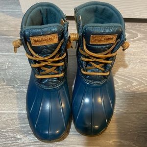 Sperry Snow/Rain boots Size 5. Pre- owned good condition